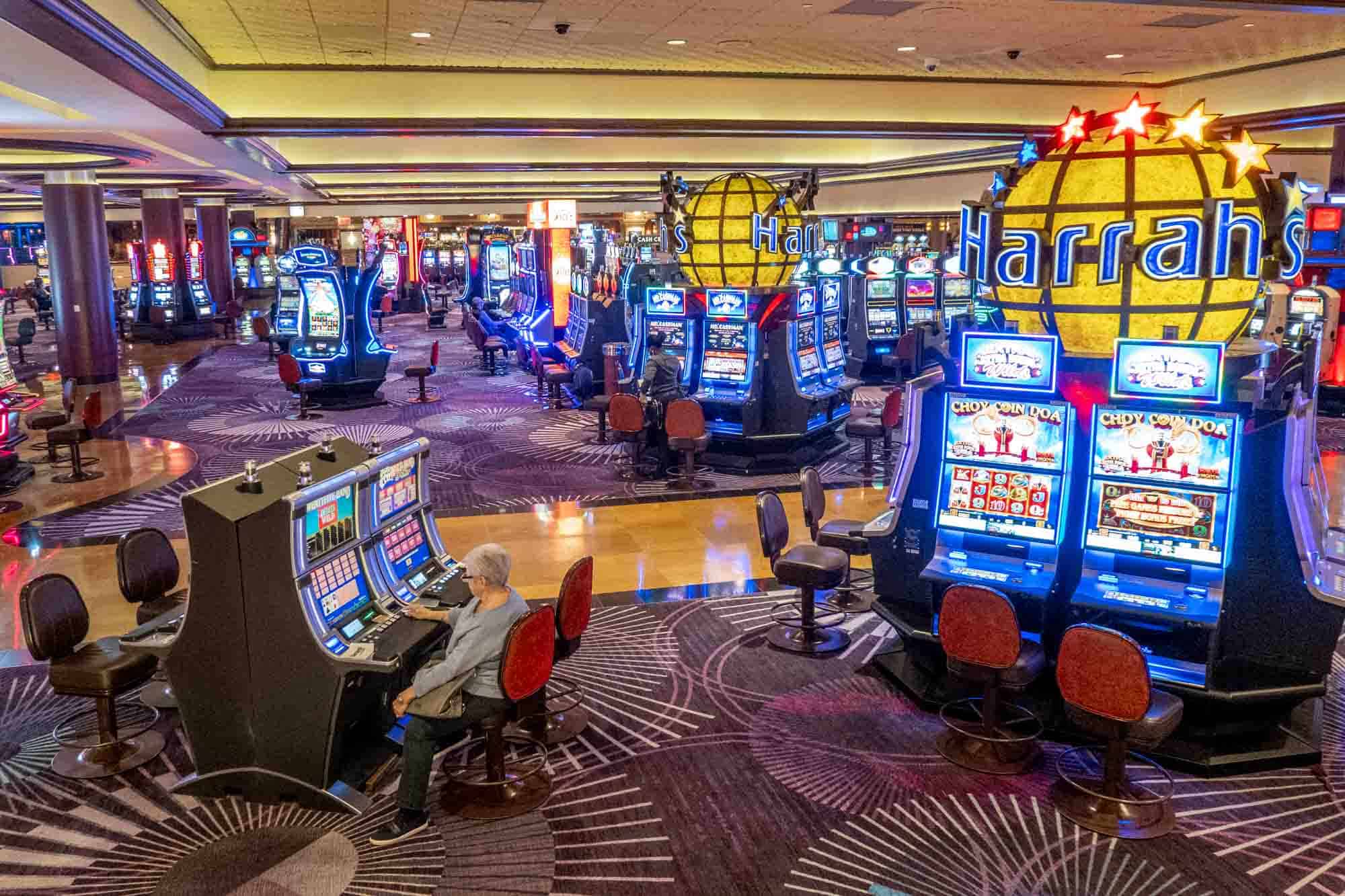 Slot Makinelerinde Uzmanlaşma Yolları