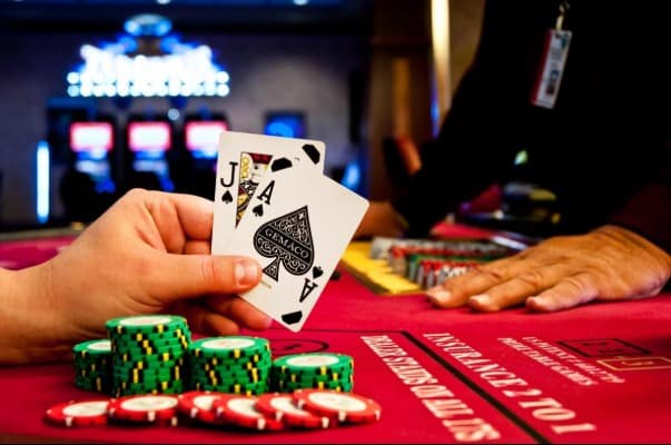 Canlı Casino Trendleri: Dijital Bahis Deneyimini Yeniden Tanımlıyor